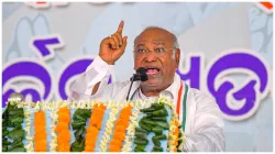 Congress retort on PM Narendra Modi statement mallikarjun Kharge said if he had been educated he wou- India TV Hindi