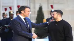 Emmanuel Macron and Volodymyr Zelenskyy- India TV Hindi