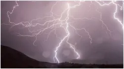 Uttar Pradesh lightning strikes in parts of Pratapgarh district 11 people died - India TV Hindi