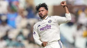 कुलदीप यादव ने किया बड़ा कमाल, घर पर ये कारनामा करने वाले बने 9वें भारतीय खिलाड़ी