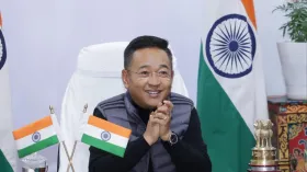 नाक से खून आया, ब्लड प्रेशर हुआ हाई, इस राज्य के मुख्यमंत्री को अस्पताल में भर्ती कराया गया