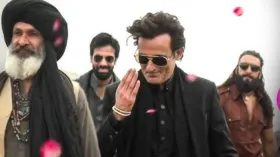 कौन है वो शख्स जिसकी ताल पर बेधड़क झूमे अक्षय खन्ना, 'धुरंधर' वाली एंट्री भी बन गई ग्रैंड, इस देश से है नाता