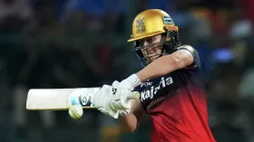 RCB और DC को लगा बड़ा झटका, टूर्नामेंट शुरू होने से पहले स्टार खिलाड़ी ने अपना नाम लिया वापस