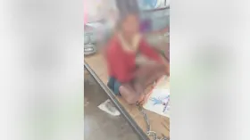 सरकारी हॉस्टल में चौथी कक्षा के बच्चे को पिता ने जंजीर से बांधा, VIDEO वायरल होते ही मचा हड़कंप