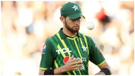 शाहीन अफरीदी इस टूर्नामेंट से बाहर! एक ओवर में 22 रन देने के बाद हुई ये हालत