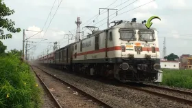 ट्रेन के इंजन की खिड़की पर जाली क्यों लगी होती है, जवाब सपने में भी नहीं सोचा होगा; आज जान लीजिए 