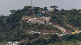 दक्षिण अफ्रीका में ढहा चार मंजिला हिंदू मंदिर; 2 लोगों की मौत और कई लोग मलबे में दबे