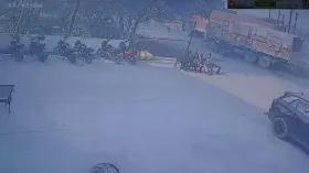 Video: तेज रफ्तार ट्रक ने बाइक सवार कोचिंग संचालक व छात्रा को रौंदा, दोनों की मौत, 30 मीटर तक घसीटा 