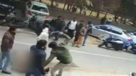 VIDEO: लक्ष्मी नगर में हैवानियत की हदें पार, शादी वाले घर में दबंगों का तांडव, बाप-बेटे को नंगा कर पीटा