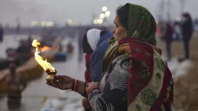 षटतिला एकादशी पर स्नान के लिए प्रयागराज के माघ मेले में उमड़ा श्रद्धालुओं का हुजूम, तस्वीरों में देखें