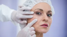 समय से पहले ही चेहरे पर दिखने लगेंगे बुढ़ापे के लक्षण, अगर नहीं सुधारी ये आदतें