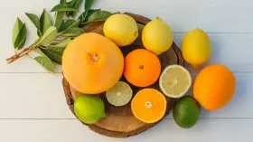 खाली पेट भूलकर भी न करें इन फलों का सेवन, हो जाएगी गैस की समस्या 