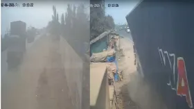 कार ने किया ऐसा ओवरटेक कि बिगड़ा कंटेनर का संतुलन, हाइवे के किनारे बने घर पर गिरा वाहन, खाना खा रहे शख्स की मौत