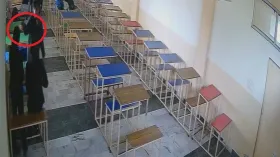 क्लासमेट की सगाई से नाराज था छात्र, क्लासरूम में उसे मौत के घाट उतारा, फिर खुद के सिर में मार ली गोली; मौत