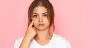 डार्क सर्कल्स हटाने के लिए क्या लगाएं?