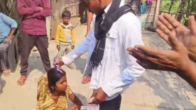 एक विवाह ऐसा भी... पति ने कराई पत्नी की दूसरी शादी, प्रेमी संग विदा हुई दुल्हन; VIDEO वायरल
