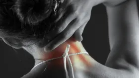 गर्दन के पीछे हो रहा है लंबे समय से दर्द तो न बरतें लापरवाही, डॉक्टर से जानें कितनी गंभीर हो सकती है स्थिति?