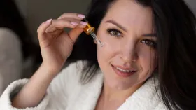 एजिंग और फाइन लाइन्स को कंट्रोल करने में रेटिनॉल, रेटिनल या बाकुचिओल- जानें क्या है ज्यादा फायदेमंद?