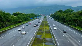NHAI का अनोखा प्लान: हाईवे किनारे लगेंगी नीम, करंज, महुआ की कतारें; 40 लाख पेड़ों से बदलेगा पर्यावरण का नक्शा!