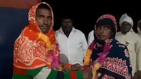 भतीजे पर आया चाची का दिल, पति ने खुद करा दी दोनों की शादी; बोला- 'मार भी सकती थी'