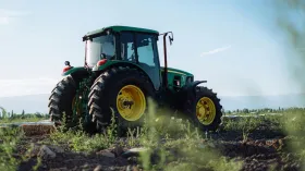 ट्रैक्टर के पीछे के 2 पहिए बड़े ही क्यों होते हैं? आज जान लीजिए इसके पीछे का कारण