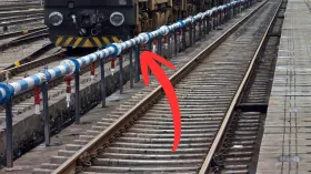 रेलवे स्टेशन पर क्यों होता है पानी का ये कनेक्शन? ट्रेन धोने के लिए तो बिल्कुल भी नहीं