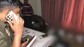 यूपी: वाराणसी के होटल का कमरा 3 दिन से बंद था, जब खुला तो निकलीं सगे भाई-बहन की लाशें, मचा हड़कंप
