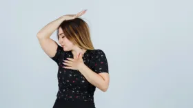 अंडरआर्म्स से आ रही पसीने की बदबू, अपनाएं ये घरेलू नुस्खे