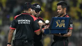 आईपीएल में अंपायरिंग करने पर कितना पैसा मिलता है, ये है कमाई का हिसाब किताब