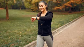 एक दिन में 10 हजार कदम पूरा करने के लिए कितना किलोमीटर चलना पड़ता है, जानें कितनी कैलोरी होती है बर्न?