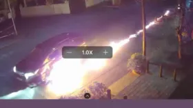 बाइक को टक्कर मारने के बाद घसीट ले गई कार, दोनों गाड़ियों में लगी आग; सामने आया VIDEO