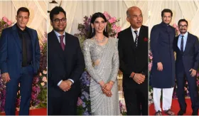 सूरज बड़जात्या की बेटी ईशा के रिसेप्शन में लगा सितारों का जमावड़ा, बधाई देने पहुंचे आमिर-सलमान खान