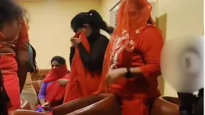 हैदराबाद में रिसॉर्ट के अंदर चल रही थी ऐसी पार्टी, पुलिस ने 20 महिलाओं और 56 पुरुषों को ऑन द स्पॉट पकड़ा