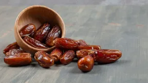 सुबह खाली पेट खजूर खाने से क्या क्या फायदे होते हैं, डॉक्टर ने बताए इसके कमाल के बेनिफिट्स