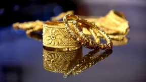 सोने की कीमत में लगातार 5वें दिन भी गिरावट, आज ₹2700 सस्ता हुआ गोल्ड; जानें 24 कैरेट का भाव