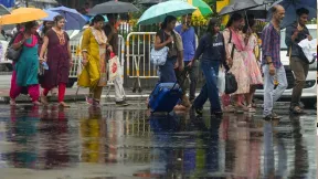 गुजरात-महाराष्ट्र से लेकर झारखंड तक सोमवार को भारी बारिश का अलर्ट, कई राज्यों में 60 किमी की रफ्तार से चलेंगी हवाएं