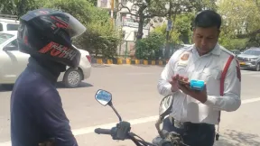 बिजली बिल से होगी ट्रैफिक चालान की वसूली? सुप्रीम कोर्ट ने लाइसेंस, रजिस्ट्रेशन, PUC रीन्यूअल रोकने के दिए निर्देश