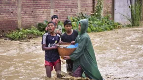 नॉर्थ ईस्ट में बारिश से भारी तबाही, सिक्किम में 500 पर्यटक फंसे, मेघालय में 3 और मिजोरम में 4 मौतें