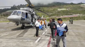 सिक्किम: अब भूस्खलन में फंसे लोगों को बचा रहा हेलीकॉप्टर, लगातार बारिश से सड़कें हुईं ध्वस्त