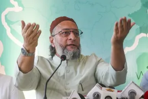 'ईद पर अपनों से ही खरीदें सामान', जहरीले बयान देने वाले तौकीर निजामी को AIMIM ने किया सस्पेंड