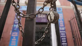 Mahavir Jayanti Holiday: इन राज्यों में आज बैंकों की रहेगी छु्ट्टी, जानें शेयर बाजार खुलेंगे या नहीं