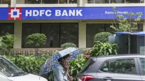 HDFC Bank में चल क्या रहा है, पूर्व चेयरमैन अतनु चक्रवर्ती ने देश के सबसे बड़े प्राइवेट बैंक से क्यों दिया इस्तीफा