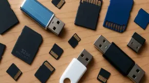 स्मार्टफोन के बाद अब Pen Drive, मेमोरी कार्ड की भी बढ़ी कीमतें, क्या AI है वजह? जानें