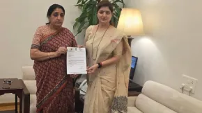 नासिक ज्योतिषी कांड गरमाने के बाद महाराष्ट्र राज्य महिला आयोग की अध्यक्ष रुपाली चाकणकर ने दिया इस्तीफा 