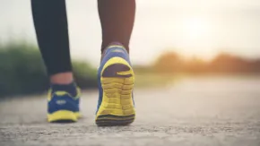 क्या रोजाना 10000 कदम चलना जरूरी है? स्वामी रामदेव ने बताया वॉक करने से कौन सी बीमारी ठीक होगी