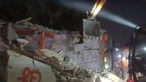 उज्जैन में मंदिर हटाने को लेकर बवाल, स्थानीय लोगों ने बजरंग दल कार्यकर्ताओं को भगाया, पथराव में SI घायल