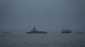 Iran-US War News Live: स्ट्रेट ऑफ होर्मुज में भारी तनाव, ट्रंप के आदेश पर US नेवी ने तैनात किए 15 युद्धपोत