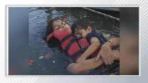 Fact Check: सोशल मीडिया पर शेयर हो रही मां-बेटे की ये वाली तस्वीर फर्जी है, जानें पूरा सच
