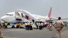 फ्लाइट से सफर करने वालों की संख्या घटी, एयरलाइंस की बढ़ी चिंता! अप्रैल के आंकड़ों ने चौंकाया