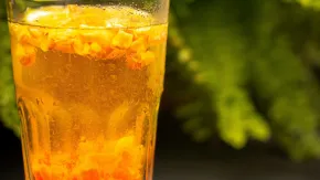 खाली पेट हल्दी पानी पीने से क्या होता है? डॉक्टर से जानें फायदे और सही तरीका
